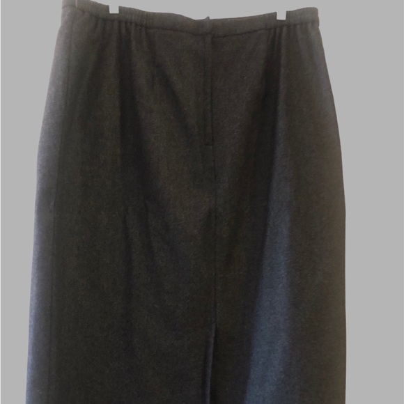 Lady Hasan Gray Wool Skirt with back split and elastic in waist/zipper. Size 18W - Picture 2 of 2